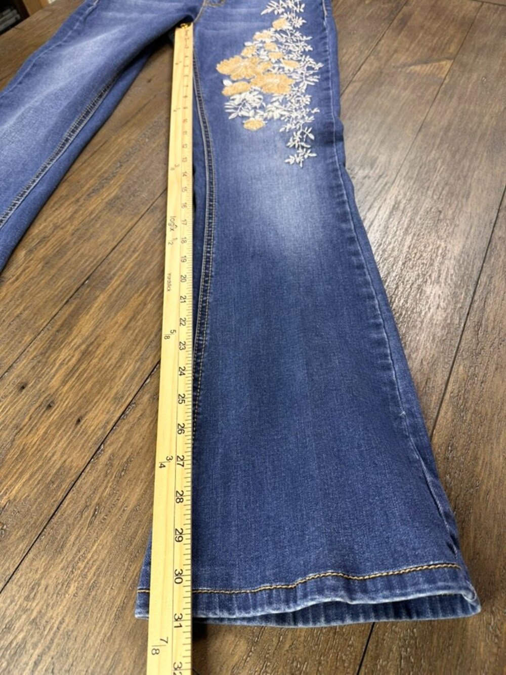 Caché Y2K Floral Embroidered Flare Jeans Women's Low/Mid Rise Sz 4 - Picture 15 of 16
